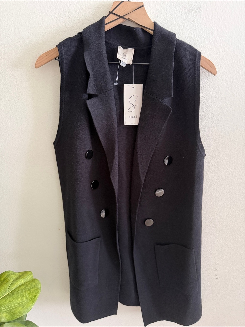 Sioni Black Double-Breasted Sleeveless Blazer Vest - Picture 2 of 5